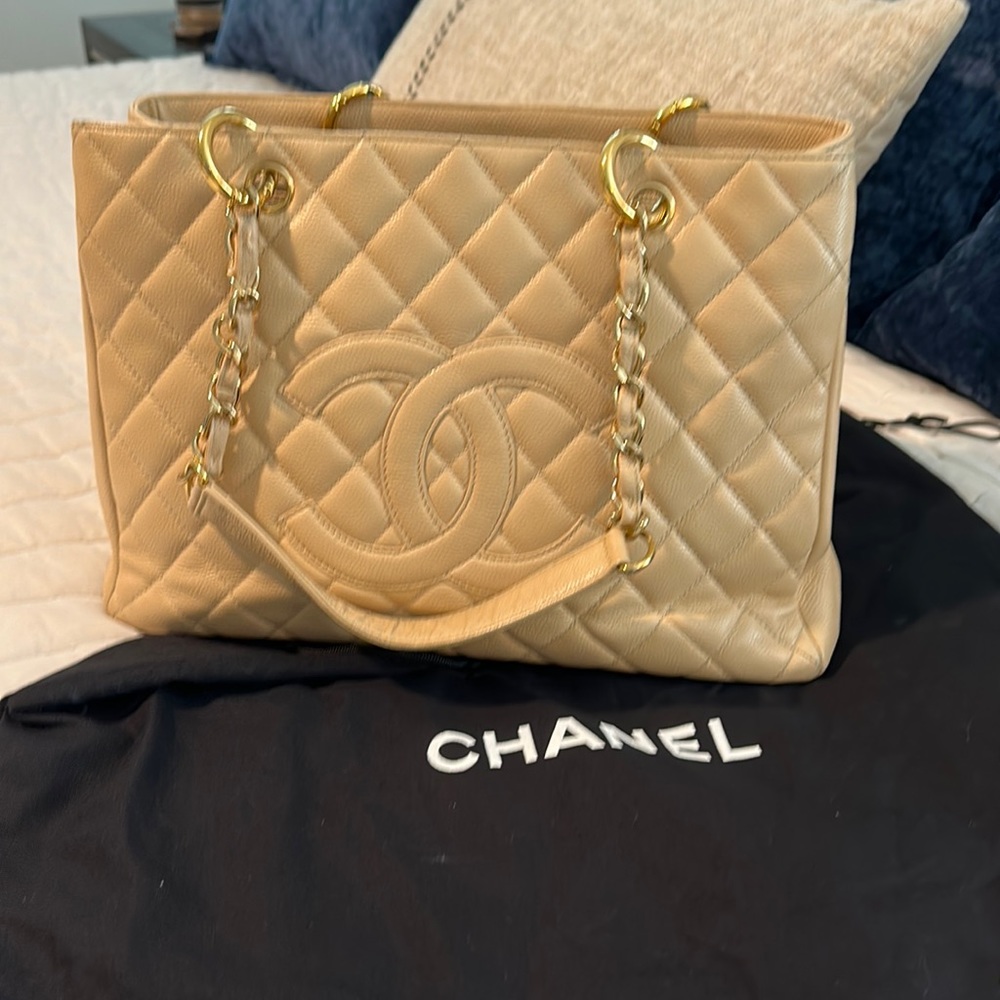 CHANEL Beige Quilted Shoulder Bag with Gold Hardware